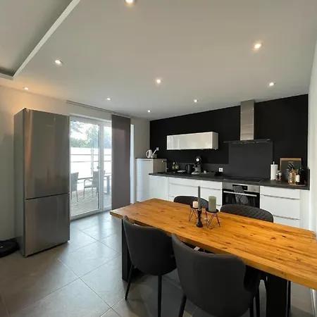 Neuwertige Fewo Mit Terrasse In Der Krufter Idylle Apartamento